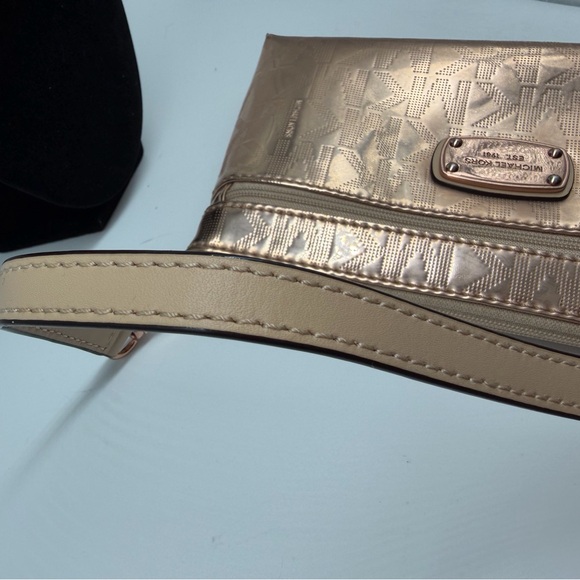 Michael Kors Jet Set Rose Gold Metallic Wristlet - Picture 3 of 14